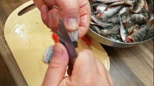 Как почистить мелкого окуня