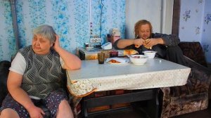 Схватилась за голову как мне пенсионерке прокормить сына тунеядца ГОТОВЛЮ ЦЕЛЫЙ ДЕНЬ А ОН ВСЕ ЖРЕТ !