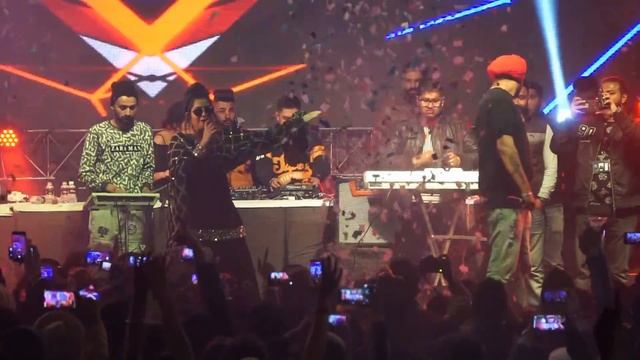 Sidhu Moose Wala and Jasmine Sandlas Live Fun on Stage | Biggest New Year Party 2K19 смотреть онлайн