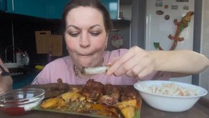 МУКБАНГ СВИНЫЕ РЕБРЫШКИ В ДУХОВКЕ С КАРТОШКОЙ/КВАШЕНАЯ КАПУСТА/MUKBANG ЕДА ОБЖОР