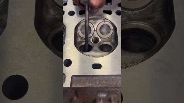 Тонкая притирка клапанов на моторе VOLVO. смотреть онлайн