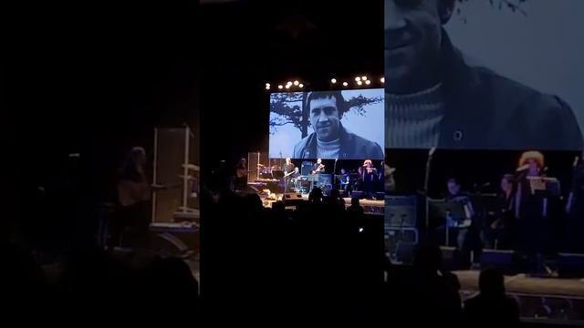 Александр Домогаров поёт "Спасите наши души" В. Высоцкого смотреть онлайн