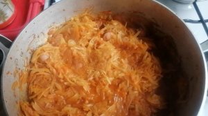 Суп сварила. Тушу капусту с сосисками. И остатки компота