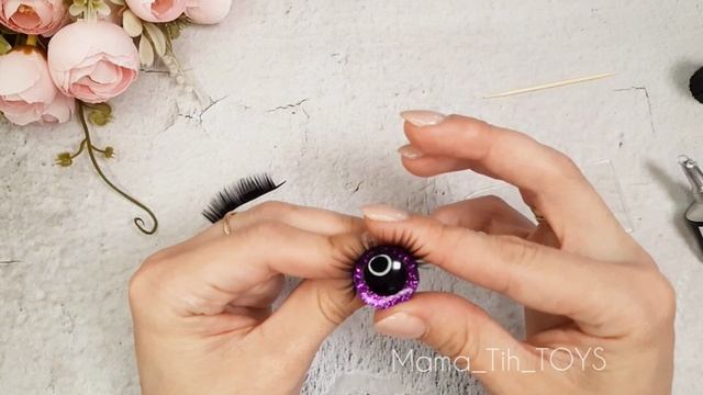 Приклеиваем реснички