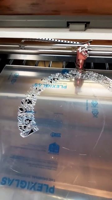 Лазерная резка зеркального акрила смотреть онлайн