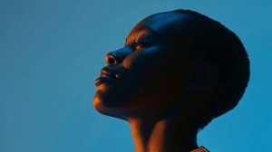 Опаздывая на свидание, богач поехал на штрафстоянку за своим авто… А открыв дверь, услышал странное