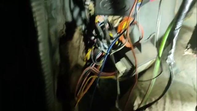 Автоэлектрик разбирает "колхоз" и скрутки, плавающий руль у ВАЗ 2114