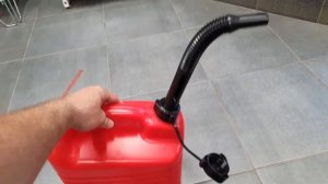 Канистра 10л для топлива пластиковая с лейкой Sena10L. Польша