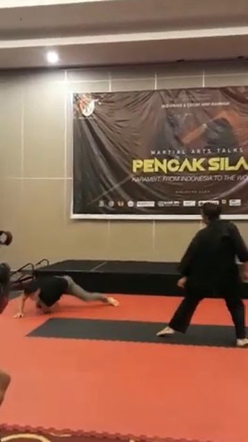 SHORTS IKO UWAIS GET HIT ON EXPENDABLES 4