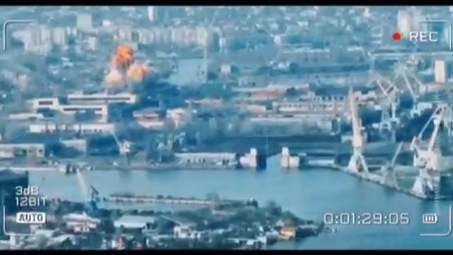 Удар авиабомбами ФАБ-500 с УМПК по портовой территории о. Корабел, публикует Изнанка смотреть онлайн