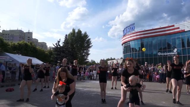 Флешмоб от черлидеров Владимира - СК Хотта Элемент, День России 2017, 10 лет Руськино смотреть онлайн