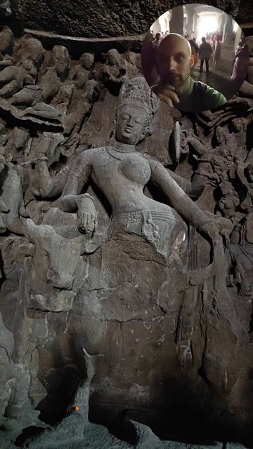 Ардханаришвара. Шива в образе полумужчины-полуженщины. смотреть онлайн