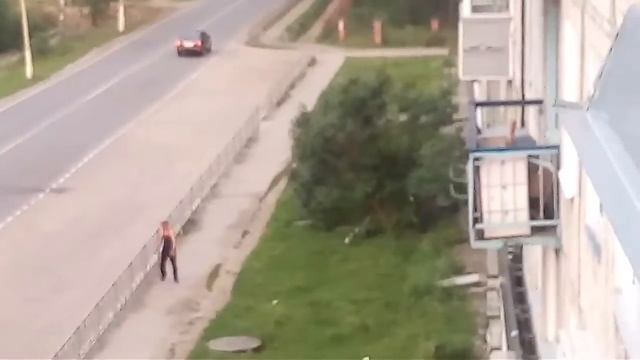 Когда выгнали из дома, а ребёнок хочет с тобой играть смотреть онлайн