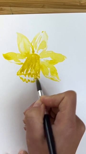 Easiest way to paint spring daffodils flowers with watercolor #watercolortutorial #shorts #arttips