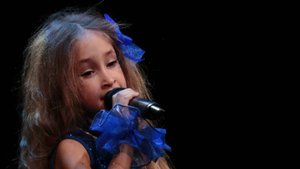 Алиса Искакова - 6 лет- "В синем море, в белой пене" (Р.Амирханян/ Р.Саакянц)