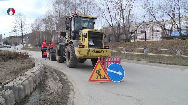 Новоуральская дорожно-коммунальная служба активно занимается ямочным ремонтом
