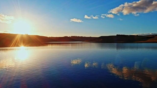Island at sunset - Pykes Creek Reservoir Lake, Victoria Australia 4K - Autel Evo 2 Pro Drone Footag смотреть онлайн