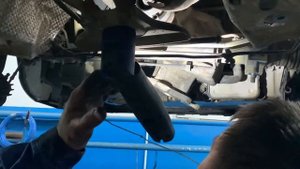 Замена сальника коленвала со снятием акпп на Вольво хс70.