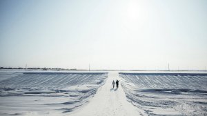 Хватит ли снега? В Ханты-Мансийске уплотняют трассу Югорского лыжного марафона