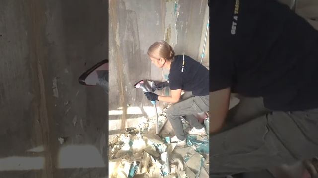 Снятие старых обоев отпаривательем смотреть онлайн