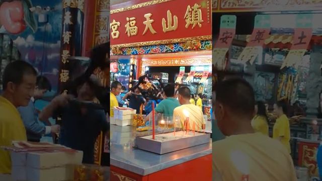 Chinese Temple at Serangoon North Ave 1 смотреть онлайн
