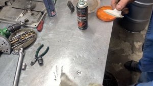 Демонтаж топливного бака и чистка бензонасоса на Volvo S60 T4.