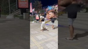 Девушка прыгает на мужиков за деньги 🤸♀️💰