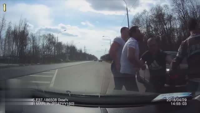 РАЗБОРКИ НА ДОРОГЕ смотреть онлайн