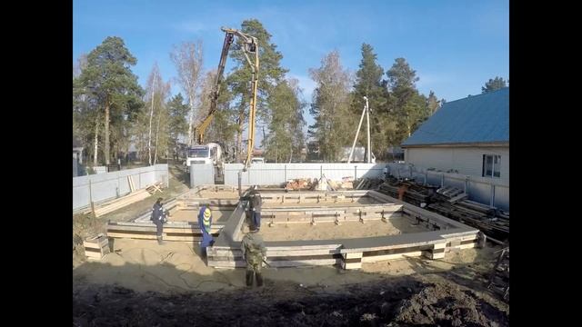 Укладка бетона от компании Новый Дом, с помощью автобетононасоса. смотреть онлайн