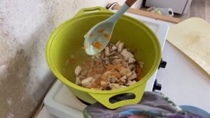 ЗАГОТОВКИ НА ЗИМУ НАЧАЛАСЬ СТРОЙКА! ВКУСНЫЙ ОБЕД// ВЫЕХАЛА В ДОЖДЬ