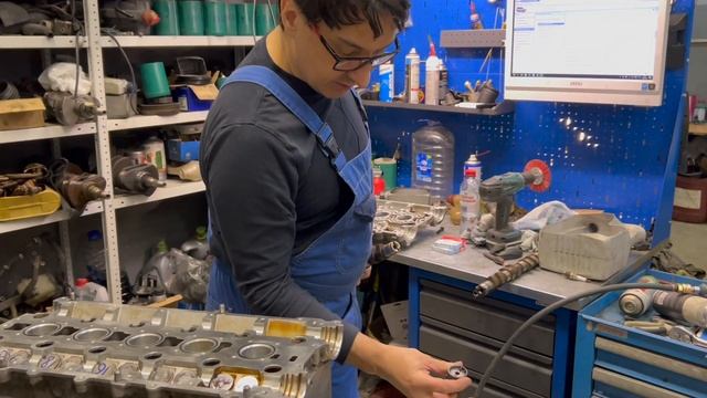 Инструкция 5 по сборке мотора VOLVO 25t - установка распредвалов.