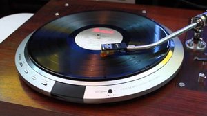 Отремонтированный  фономотор  Victor TT-81.