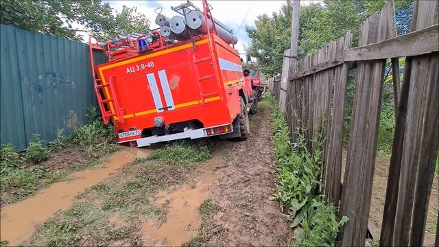 СНТ Заканалье. Пожарный автомобиль повышенной проходимости не может проехать по улицам СНТ. смотреть онлайн