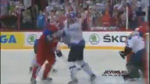 ЧМ по хоккею 2013  Россия Финляндия  Ковальчук вырубает Песонена