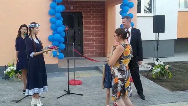 В Чаусах вручили ключи от квартир многодетным семьям смотреть онлайн