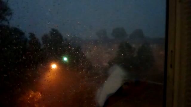 Вот это погодка. Дождь,ветер ,гром,молния. смотреть онлайн