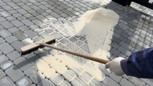 Затирка швов тротуарной плитки с кварцевый песком