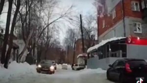 Последствия отсутствия снегозадержателей...