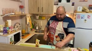 слепой готовит салат Бомжурик //русский квартирник на Бали