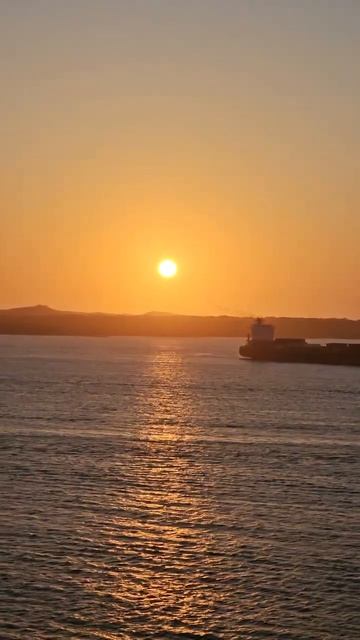 Каждый день одно и тоже, но всегда с изюминкой #закат #германия #motivation смотреть онлайн