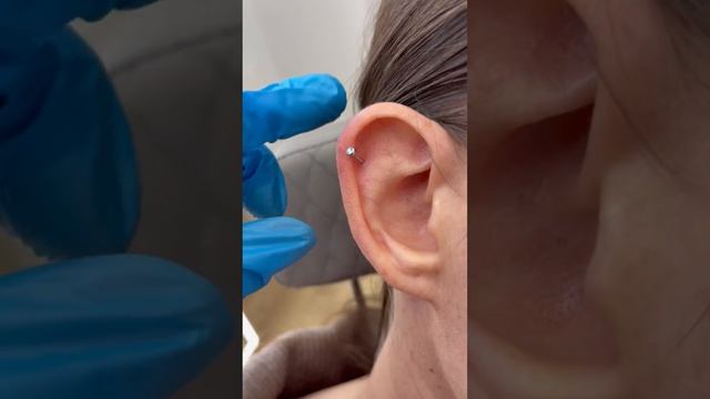 Helix piercing ékszercsere смотреть онлайн