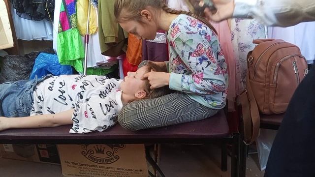 как играть в жёлтую дверь красную дверь первая часть