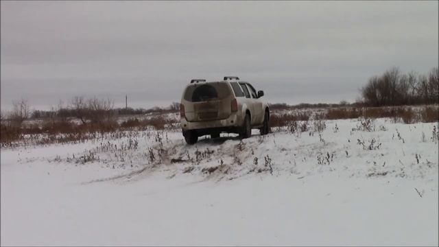 Nissan Pathfinder 3.0 dCi AT & Hyundai Creta 1.6 AT 4WD. зимние покатушки. смотреть онлайн