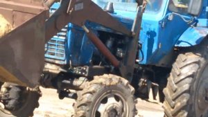 Погрузка Камаза трактором МТЗ-82 с ПКУ 0.8 с ковшом 0.8 м³
