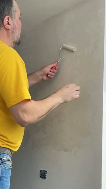 Наносим Итальянскую декоративную штукатурку мокрый шелк 
Материал  с серебряным оттенком