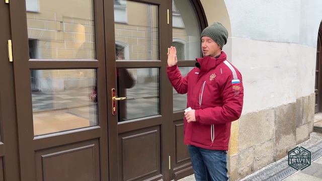 Дверь в Гостином дворе смотреть онлайн