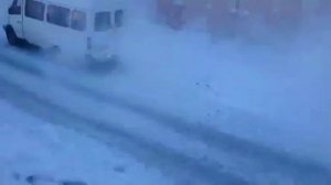 Последствия отсутствия снегозадержателей...