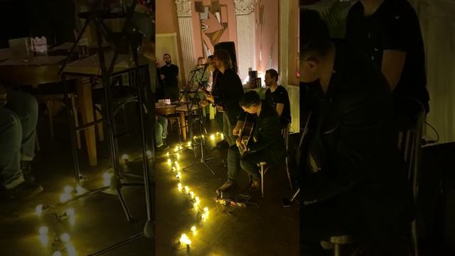 Завтраккусто - Фальшивые Кошки (acoustic live в Хитрых людях 30.12.2020) смотреть онлайн