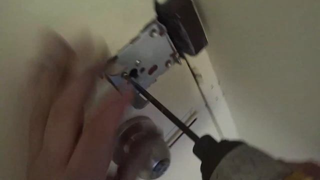 Locksmith Job 257 Old 70's Door With A Wood Frame Strike смотреть онлайн