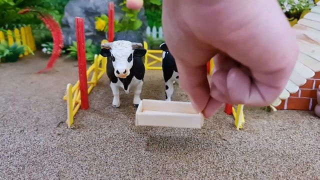 DIY mini Country Farm Diorama with House for Cow, Pig - Mini Hand Pumb Supply Water for Fish Pond смотреть онлайн